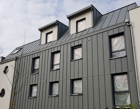 PREFA bardage aluminium sur toit et façade
